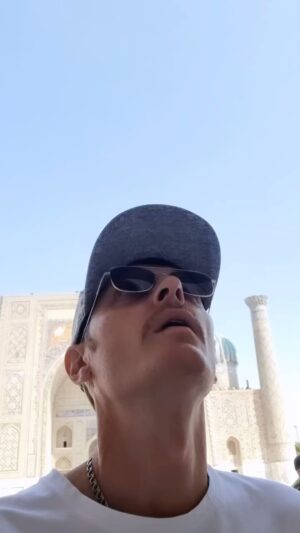 Pavel Volya Instagram - Площадь Регистан. Начало Шелкового пути. Невероятная красота!