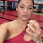 Pearl Gonzalez Instagram - Using raw ginger as a pre workout!! ✨👊🏼 It also kills bad breath 😷 .. Send this to someone who needs ginger!! 🤪