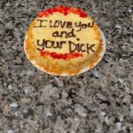 Pearl Gonzalez Instagram - SIMPLE, DIY last minute gift idea‼️ ❤️ Happy #valentinesday Lovers ❤️ #vday #lastminute #diy #gift #cake #feet #lover 👣