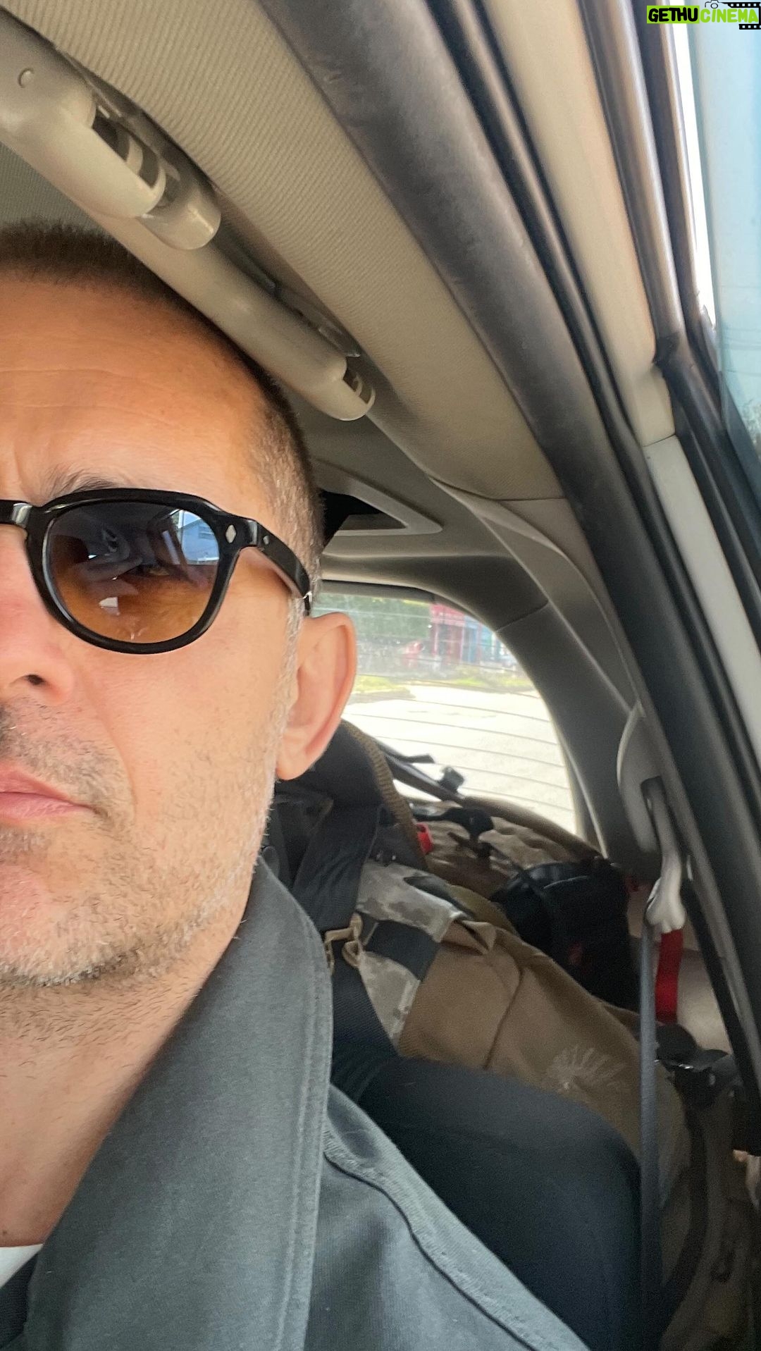 Pedro Alonso Instagram - Looking for un poema para Julia. Primer intento: Jaime Sabines, Los amorosos. (continuará). 🔥❤️ En algún lugar de México lindo. @jululuu 📽 @medranobayona 🚗 @roma56466