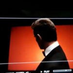 Pedro Alonso Instagram - #berlinnetflix Por momentos “lo veo y luego de pronto, no lo creo”. Cada vez ahí, es por “cosas de la cabeza”. La cabeza, ese órgano prodigioso, secuestrado tantas y tantas veces por un mono parlanchín que se empeña siempre en explicarnos hasta el más mínimo detalle. Ese mono. Tan distinto al mono genuino. Aquel que aún puede encontrarse si uno se pierde bien adentro de la selva vestido para la ocasión con un smokin. Arnado únicamente con ganas de seguir al tambor, comer del fruto prohibido y sin pensar ni una décima en los pobres y alienantes términos de lo que está bien. O está mal. Así que ni una concesión contigo, monito loco, impostor del verdadero mono, mi auténtico hermano. Ni una tregua. Prepárate porque ya solo toca ponerse a bailar. Como si no hubiese un mañana. Y además ligeros. Más ligeros. Cada vez más ligeros. Y en canal. 🦧🌋🌶🕺🏼 At times "I see it and then suddenly I don't believe it". Every time, it's because of "things in the head". The head, that prodigious organ, kidnapped so many times by a chattering monkey who always insists on explaining to us even the smallest detail. That monkey. So different from the genuine monkey. The one that can still be found if you get lost deep in the jungle, dressed for the occasion in a tuxedo. Armed only with the desire to follow the drum, eat the forbidden fruit and not give a tenth of a thought to the poor, alienating terms of what is right. Or wrong. So not a concession with you, you crazy little monkey, impostor of the real monkey, my real brother. Not a truce. Get ready because now it's just time to dance. Like there's no tomorrow. And light too. Lighter. Lighter and lighter. And in the channel.