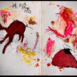 Pedro Alonso Instagram - Más studios pararisinos para el bicho #berlín #studios (tinta china y oil stick) El texto escrito en la última pinturilla, dice así: “1. Una criatura espiritual no es mucho ni poco espiritual. No es ni mucho ni poco moral. Es más bien un géiser. Y un espejo. Uno debe andarse con ojo para mirarse en él. En ella. En ello. En sí. 2. Si alguien encuentra una buena historia, que le dé uso. Que la robe en el acto. Pero a cambio ha de hacerla suya. 3. La criatura espiritual, si se hace carne, tiene unas uñas que al acariciar, pueden acabar contigo. Lo aclaro por lo de mirarte en su espejo. Si no estás preparado para semejantes dones, en una mala tarde puedes desgarrar a quien pretendiste amar. 4. Pero ese peligro, ese sendero, en su camino de ida y vuelta, es un lugar de citas para criaturas de esas que merecen una buena historia. La vida tiene esa clase de lugares sin respuesta que no piden otra cosa que atreverse a ser. Y asumir las consecuencias. Espacio para seres entre los dos mundos que decidieron elegir esa suerte”.