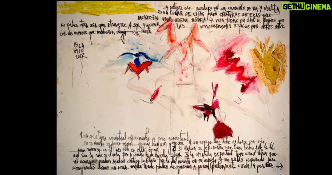 Pedro Alonso Instagram - Más studios pararisinos para el bicho #berlín #studios (tinta china y oil stick) El texto escrito en la última pinturilla, dice así: “1. Una criatura espiritual no es mucho ni poco espiritual. No es ni mucho ni poco moral. Es más bien un géiser. Y un espejo. Uno debe andarse con ojo para mirarse en él. En ella. En ello. En sí. 2. Si alguien encuentra una buena historia, que le dé uso. Que la robe en el acto. Pero a cambio ha de hacerla suya. 3. La criatura espiritual, si se hace carne, tiene unas uñas que al acariciar, pueden acabar contigo. Lo aclaro por lo de mirarte en su espejo. Si no estás preparado para semejantes dones, en una mala tarde puedes desgarrar a quien pretendiste amar. 4. Pero ese peligro, ese sendero, en su camino de ida y vuelta, es un lugar de citas para criaturas de esas que merecen una buena historia. La vida tiene esa clase de lugares sin respuesta que no piden otra cosa que atreverse a ser. Y asumir las consecuencias. Espacio para seres entre los dos mundos que decidieron elegir esa suerte”.