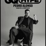 Pedro Alonso Instagram - @pedroalonsoochoro se define como un resistente de la profesión actoral. Alguien que ha estado muerto y ha resucitado profesionalmente tantas veces que su actual momento dulce, con varios proyectos simultáneos, le sabe a triunfo. Lo cual no significa que vaya a dejar de arriesgar. La entrevista completa de #GQHype ya está disponible en el link en bio. Texto: @noel_ceballos Fotografía: @adriosphoto Estilismo: @jicrazy Maquillaje y peluquería: @Elisabel_Serrano para @cool_producciones Producción: @lalaland81 Talent Manager: @loretoquintanillacasas Asistente de fotografía: @hellomorph Asistentes de estilismo: @mariajosevfm y @mpardoroch Dirección de Moda: @joanadelafuente Dirección de Arte: @fervallespin #PedroAlonso