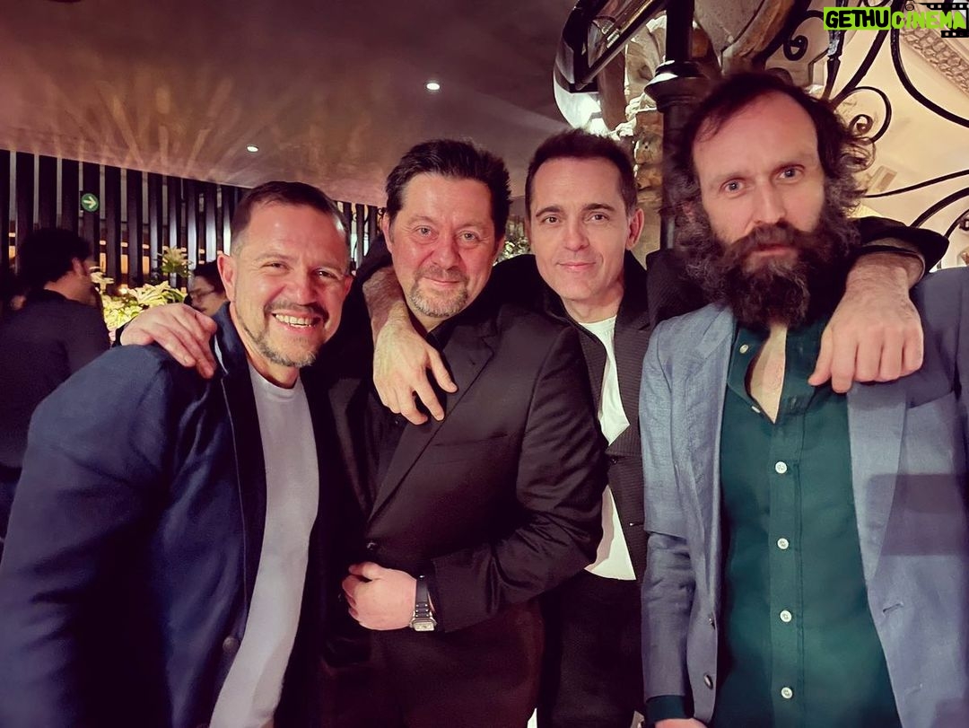 Pedro Alonso Instagram - Filmmakers en sus puestos, decididos a darlo todo. Gracias, México. 🔥❤️🙏🏻 @yorch_budocleto @enriquebaroubach