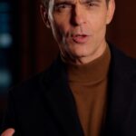 Pedro Alonso Instagram - Queridos seguidores, se requiere vuestra presencia en un exclusivo evento mundial. Vestir de etiqueta es opcional pero recomendable. 17 de junio a las 13:30 PST / 17:30 BRT / 22:30 CET en el YouTube de Netflix. Enlace en la bio. #TUDUM #BERLINnetflix Dearest followers, your attendance is requested at an exclusive Global Fan Event. Black tie optional but encouraged. June 17, 13:30 PST / 17:30 BRT / 22:30 CET on Netflix’s YouTube. Link in bio. #TUDUM #BERLINnetflix