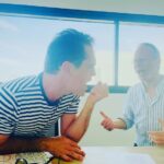 Pedro Alonso Instagram - He dicho varias veces. En mi casa me decían, “no cantes”. “En la mesa no se canta”. Mi hija me decía, “no cantes”. Aunque el caso de Úriel porque yo cantaba realmente mal. Elipsis. En México recuperé el canto, en aquel mi primer gran viaje a ese país inaudito. O más bien la posibilidad de cantar. En una ceremonia. Y luego en otra. Y en otra. Bien. La broma ha ido creciendo como una bola de nieve. Desde entonces. Escalón a escalón de azúcar. Primero el “bella ciao”. Después el “guantanamera”. Y más tarde el cover de la serie y el “tí amo” en la boda. Así que hoy a Tris y a mí nos han dicho “dale, canta”. Y él se ha puesto a cantar. Y yo me he puesto a cantar. Poder cantar, jugar al intento, con lo que tengas. Qué sabrosura la vida. A veces. @trisulloa 📷 y gracias, @alex_olmedo_music 🌺🌺🌺🌺🌺🌺🌺🌺🌺🌺🌺 I have said several times. In my house they used to tell me, "don't sing". "At the table you don't sing." My daughter would tell me, "don't sing". Although Úriel's case because I sang really bad. Ellipsis. In Mexico I recovered singing, in that first great trip to that unheard of country. Or rather the possibility of singing. In a ceremony. And then in another. And in another. And then another. The joke has been snowballing. Ever since. Step by sugar step. First the "bella ciao". Then the "guantanamera". And later the series cover and the "I love you" at the wedding. So today Tris and I were told "come on, sing". And he started singing. And I started singing. To be able to sing, to play at the attempt, with whatever you have. How tasty life is. Sometimes.