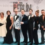 Pedro Alonso Instagram - What a night! Berlin, December 29 @vancouvermediaproducciones 🔥@netflixes 🕺🏼🔮🔥🚀 (gracias por ponerme muñesco @mansolutely @galleryroomc @miryampintado y a mi amada @bo_project_makeup )
