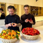 Pedro Alonso Instagram - Quoi de mieux pour représenter « berlin » @pedroalonsoochoro qu’un 🌶️ sur mesure avec @cedricgrolet ! Vivement la sortie de la série avec notre 🔥 #cedricgrolet & #pedroalonso #netflix