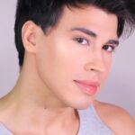 Pedro Figueira Instagram - Lifting facial en menos de 1 minuto! Utilizando @boxycharm 🤍 Iluminador @ofracosmetics y contorno @shoplesbeauty #boxycharmpartner