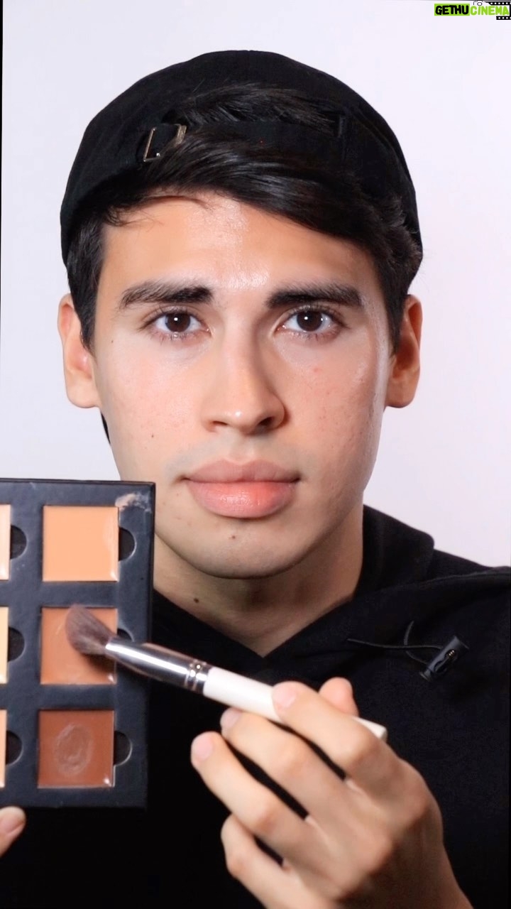 Pedro Figueira Instagram - MAQUILLAJE INDETECTABLE 🤵🏻♂️ con @boxycharm & @tartecosmetics! 🤍 #boxycharmxtarte #boxycharmpartner