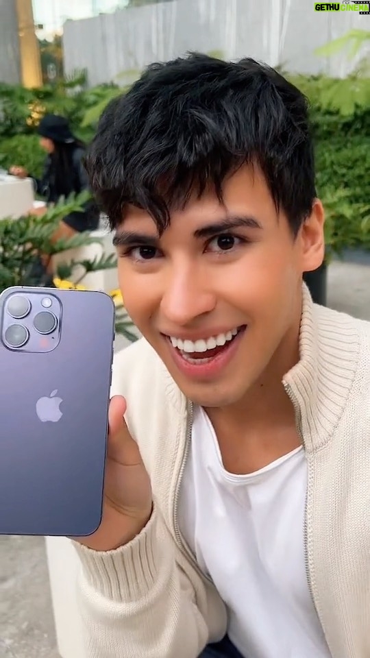 Pedro Figueira Instagram - PROBANDO! #iphone14 💜