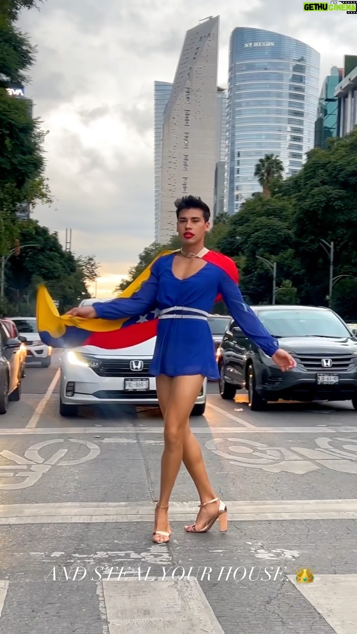 Pedro Figueira Instagram - ORGULLO VENEZOLANO 🇻🇪🇻🇪 en este mes de la herencia hispana con @boxycharm / Venezuelan proud look in this #hispanicheritagemonth #denuestracultura with @boxycharm ❤️💋