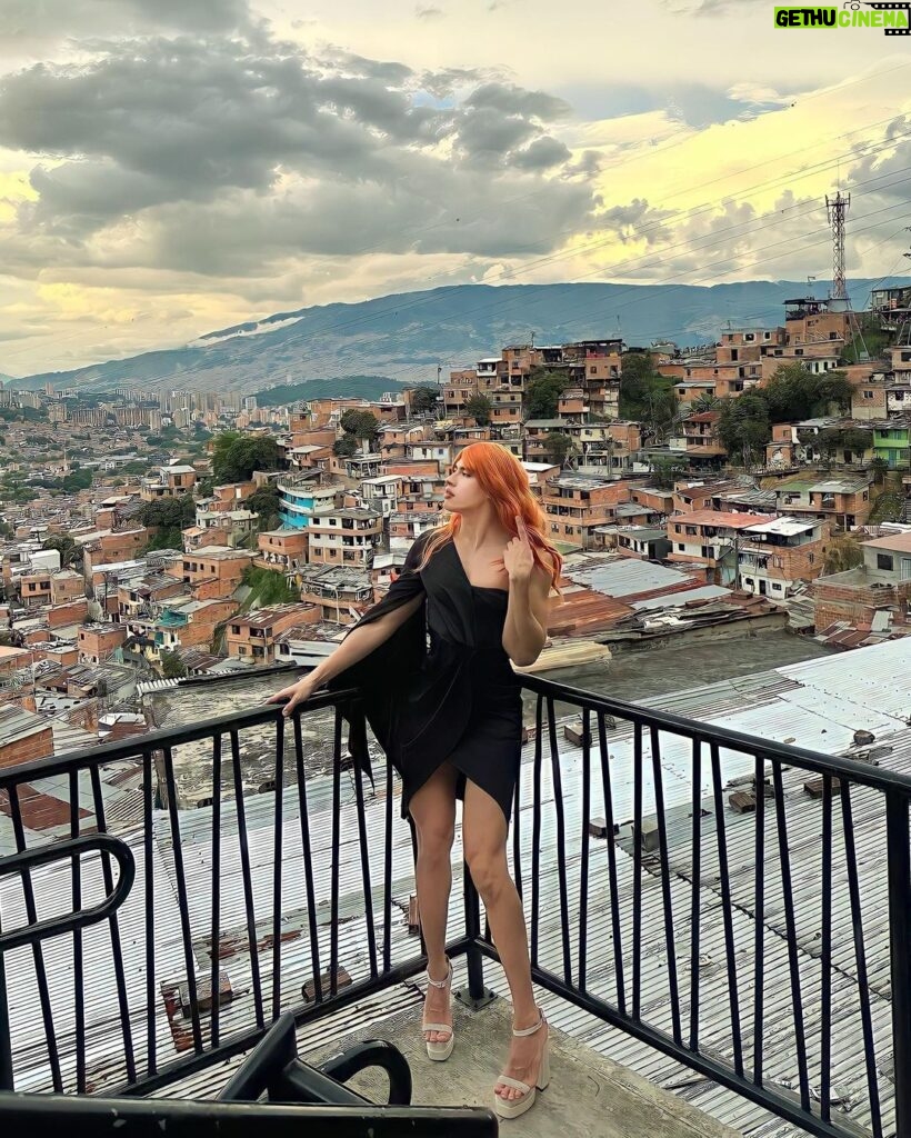 Pedro Figueira Instagram - A mi no me matan de bala, me matan de amor ☁️💘 Comuna 13, Medellín, Colombia