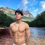 Pedro Figueira Instagram - Una vaina arrechísima! 💥💛💙❤️ Canaima National Park, Venezuela