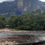 Pedro Figueira Instagram - La CASCADA MÁS ALTA del mundo queda en VENEZUELAAAA! 🇻🇪⛰️ Estoy demasiado emocionado de estar aquí, la energía es increíble. Tienen que venir, yo me quedé a dormir una noche acampando en el salto y lo volvería a hacer mil veces. Prometo que pronto se los muestro en video. Quiero traer a todos mis amigos de México :’) @wakulodge Salto Angel - Venezuela