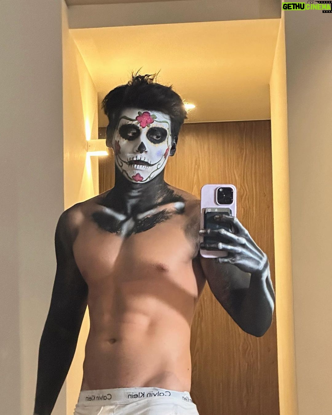 Pedro Figueira Instagram - CATRINE 💀❤️🔥 @boxycharm ✨ utilizando @tartecosmetics #boxycharmpartner Mexico