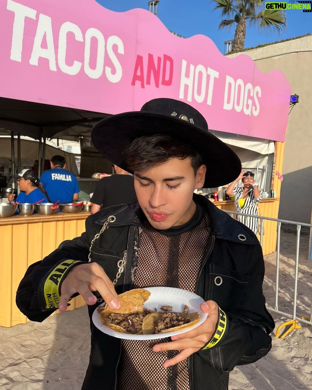 Pedro Figueira Instagram - @bajabeachfest 🇲🇽 👕 @gus_matta Gracias por todo! @burgerrock @burgerrockmedia Rosarito, Baja California