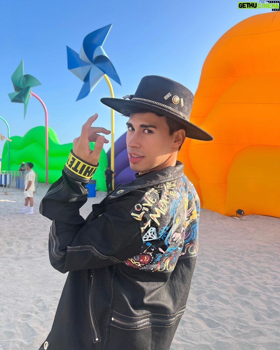 Pedro Figueira Instagram - @bajabeachfest 🇲🇽 👕 @gus_matta Gracias por todo! @burgerrock @burgerrockmedia Rosarito, Baja California