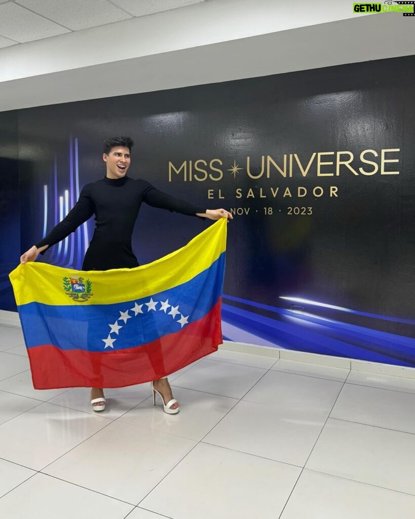 Pedro Figueira Instagram - LLEGAMOS A EL SALVADOR 🇸🇻!! El país de las pupusas, del bitcoin y Fernanfloo 🫶🏼 El Salvador
