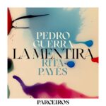 Pedro Guerra Instagram - 17 de Noviembre PARCEIROS Tercer Adelanto LA MENTIRA Letra: Pedro Guerra Música: Rita Payés @ritapayesroma la primera vez mintió tan solo un poco fue una falta leve un parpadeo un desliz sin importancia un soplo una escaramuza un devaneo pero la mentira arrastra otra mentira como una riada hacia lo feo nieve que empezó siendo llovizna bola que ha crecido en su rodeo como esa muñeca que esconde una muñeca que en su seno guarda una muñeca que a su vez esconde otra muñeca la primera vez mintió y no supo a nada algo que se muestra sin quererlo un ave de presa agazapada la tensión oculta de un secreto pero la mentira arrastra a otra mentira una habitación llena de espejos una mancha un golpe de la vida un ritual que invoca al desaliento como esa muñeca que esconde una muñeca que en su seno guarda una muñeca que a su vez esconde otra muñeca