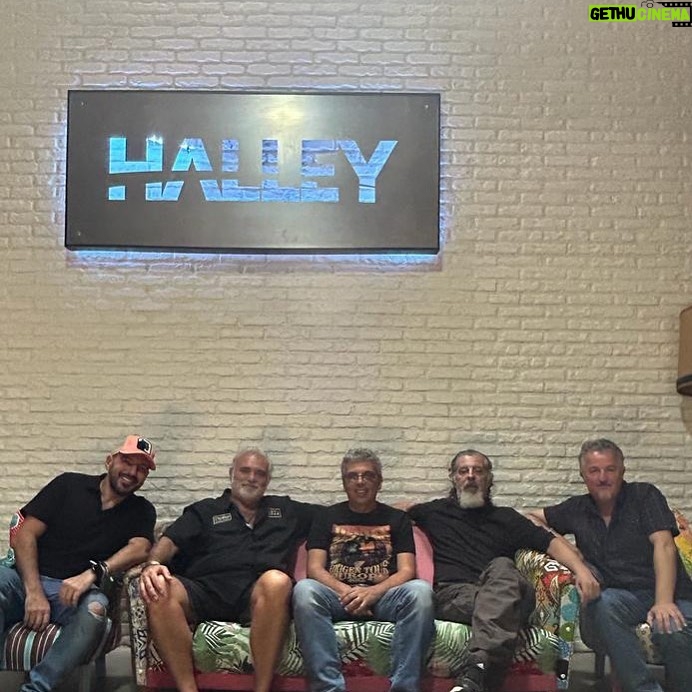 Pedro Guerra Instagram - Para el primer adelanto de PARCEIROS, ACASO con @its_alicewonder @pablocebrian y un servidor, coproductores del proyecto, hemos reunido a la que fue mi banda habitual desde 1997 hasta 2008: @marcelofuentesbass @vicenteclimentbateria y Luis Fernández. La podréis escuchar el 20 de Octubre. @altafonte_spain