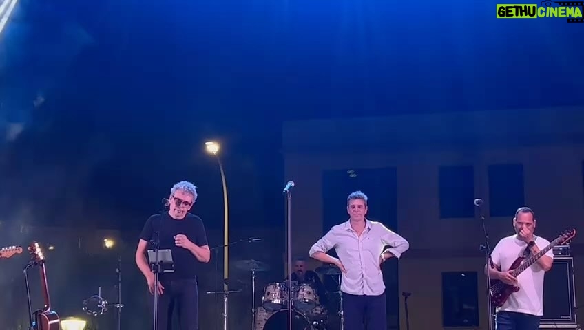 Pedro Guerra Instagram - Esta noche hemos recordado a Pablo Milanés @pablo_milanes_oficial en Melilla en el primer concierto compartido con @javierojeda_danzainvisible Muy emocionante. Mañana 16 de septiembre continuamos con toda la Banda en La Laguna Fiestas del Cristo.