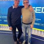 Pedro Guerra Instagram - Acabo de estar, una vez más, en @laventanacadenaser con Carles Francino y su maravilloso equipo presentando el Vol.1 de PARCEIROS. Qué gusto da que todavía haya lugares para hablar de tu trabajo de manera sosegada y durante una hora. La Música y Nosotros te estamos eternamente agradecidos, Querido Carles.