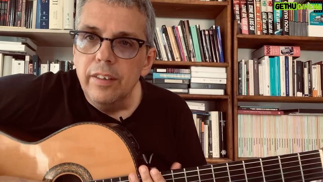 Pedro Guerra Instagram - El 20 de Mayo estreno Sonetos: Palabras en el Aire en Vitoria dentro del Festival Poetas en Mayo. Qué ilusión. Las entradas en www.pedroguerra.com