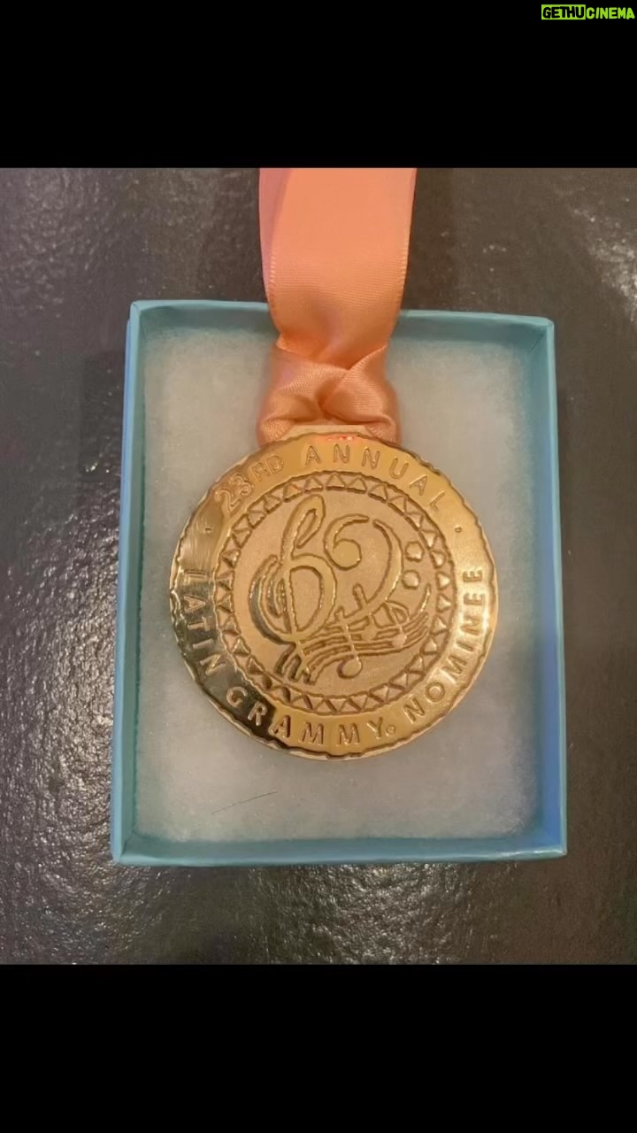 Pedro Guerra Instagram - Recuerdo de los Latin Grammys @pablocebrian @metiendocabras @bunburyoficial @silvanaestradab @elcaloncho @rosalia.vt @eldavidaguilar @altafonte