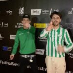 Pedro LaDroga Instagram - A ver como explico esto… Hace como 6 años me comentó mirmano @brbrfilms que si me gustaría aparecer como actor en el cast de una pelicula que iba a rodar @cpardor , que avisase a mi gang y la llevara, 1 semana despues estábamos yendo a rodar la juntera mas random pero mas epik del mundooo. 📡📽📡 Estoy muy orgulloso de que haya salido este proyecto adelante e incluso haya ganado uno de los premios del @festivalsevilla YASSS! Enhorabuena papasote!!! Y a todo el Team de “H” enormeeeeee!. @abelovalis tekamelo golfo, grasia x esta siempre ahi, sabia k tenias k estar in desde el primer momento <3 #FREEHANSON 🖤👏🏽🖤 ojala hubieses estado en este estreno, pero esto es solo el principio i promise myg 🧱🧱🧱 Cines C.C. Nervión Plaza