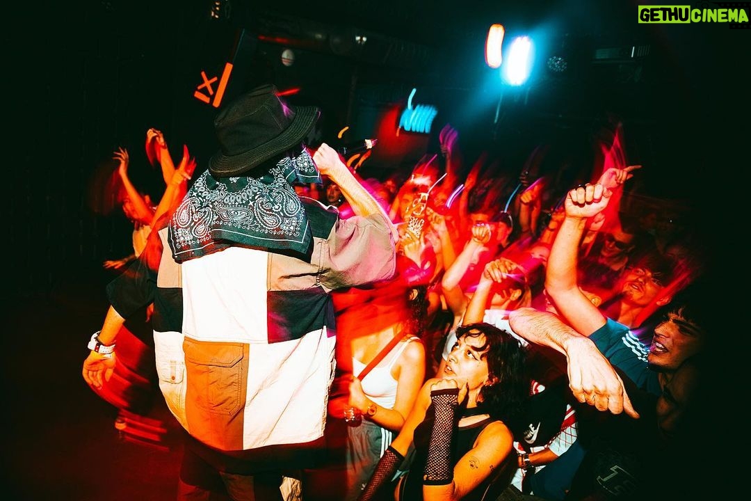 Pedro LaDroga Instagram - Tremenda fantasy✨ anoche en el Sold Out De Skydrvg pedro LaDroga y skyhook stylsttt by @vintuality y Dapperlaw Puro Pary esoooo e Sala Planta Baja
