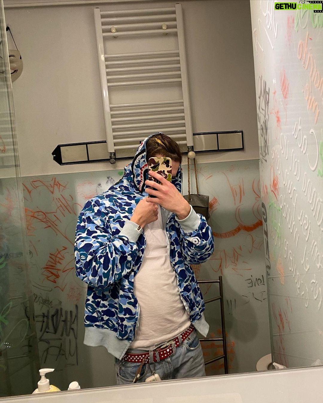 Pedro LaDroga Instagram - Tenemo gana de la 2a parte del TOUR de $K¥DRVG3.0 fka “Caixa De Brujas”?? ⚠️💫🔮 Empezamos en Septiembre x GRANADA & MADRID 🏴☠️kien se viene?? Y donde más kereis que toquemos unos conjuros?? 🌀🪞 Casa De Brujas