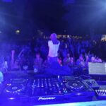 Pedro LaDroga Instagram - ❌⭕️ATENSAO SEVILLA❌⭕️ Este jueves 21 de Julio ULTRA❇️DJ$ET 60 grados en @terrazaluxsevilla a manos de @lache.club (os melhores 🥹) vamos a partí los termometro🌡 Os dejo xakee tmb un dumpsito rico k tan pasan2 muxas coisas interesantesss estos días, incluso salimo en la television en la tve2 💹 Errwhere...