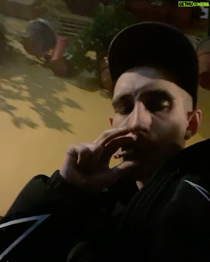 Pedro LaDroga Instagram - LA ULTIMA PUBLi DEL AÑO ARLIMITE PK A HIERRO ES COMO SIEMPRE FUIMOS Y SIEMPRE IREMOS, salud y abundansia pa tolosmio y pato mis listeners k somo la army mas eskisa allover da 🌐 FELiS YiAR MISLABBERZ Nueva Sevilla!!!