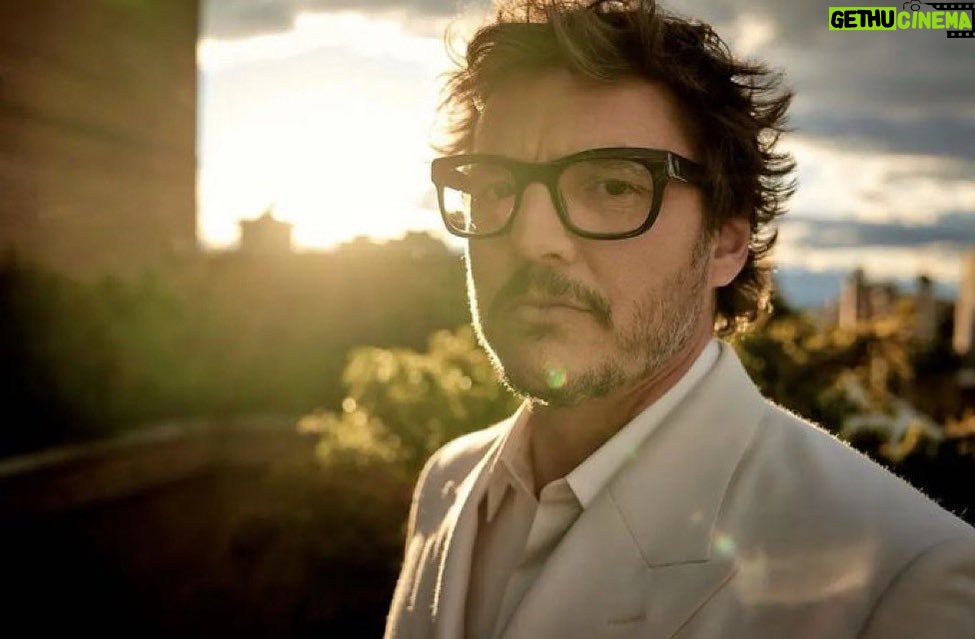 Pedro Pascal Instagram - 📷 @popeofthebowery for #MassiveTalent only in theaters April 22 🥼@mrfabioimmediato 💇🏻♂️💄@cocoullrich