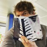 Pedro Pascal Instagram - Travel reading. #DisfrutadelProblema de @sebastianomauri #NaughtyRabbit. Disponible en #España y #Argentina (y por @amazon 😬)