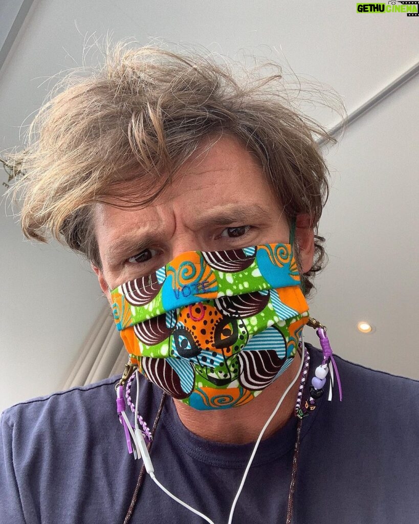 Pedro Pascal Instagram - My pal @seulgiburns saving me since March 2020 with style. Masks available through @stayupstaysafe and all proceeds donated to #LAFoodBank @lafoodbank