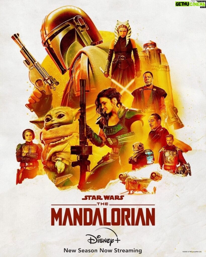 Pedro Pascal Instagram - To @jonfavreau & @dave.filoni, all of our directors, the cast, the crew, all the magic makers behind #TheMandalorian, and most of all to the fans. Please take a bow. A Galaxy Far, Far Away