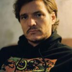 Pedro Pascal Instagram - Loewe, Loewe y más Loewe. Pero cheer up un poco, Pascal. #SoloMercurio @loewe @loewe_perfumes @magazinelavanguardia. Photos: @branislavsimoncik Styling: @kralicek Pelo: @cocoullrich Maquillaje: @bcorso