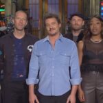 Pedro Pascal Instagram - Esta noche en #SNL con esta guapa @eggyboom y los huevoncitos ricos de @coldplay #SaturdayNightLive !!!
