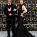 Pedro Pascal Instagram - She can paint the daytime black. @luxpascal_ y yo en los #Emmys @televisionacad , familia #TimBurton Her: @oscardelarenta @cphcarolinapizarro Me: #custom @maisonvalentino @cocoullrich @julieragolia