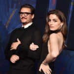 Pedro Pascal Instagram - She can paint the daytime black. @luxpascal_ y yo en los #Emmys @televisionacad , familia #TimBurton Her: @oscardelarenta @cphcarolinapizarro Me: #custom @maisonvalentino @cocoullrich @julieragolia