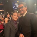 Pedro Pascal Instagram - She can paint the daytime black. @luxpascal_ y yo en los #Emmys @televisionacad , familia #TimBurton Her: @oscardelarenta @cphcarolinapizarro Me: #custom @maisonvalentino @cocoullrich @julieragolia