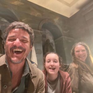 Pedro Pascal Instagram - El photo dumpo. Y basta. 

#TheLastofUs.  Greatest. Crew. Evah.