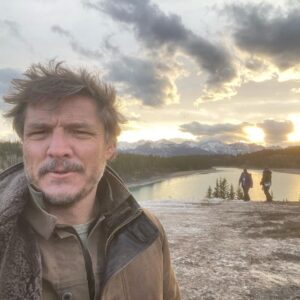 Pedro Pascal Instagram - El photo dumpo. Y basta. 

#TheLastofUs.  Greatest. Crew. Evah.