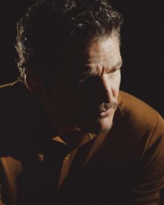 Pedro Pascal Instagram - Flaunt. It. @flauntmagazine 📸 @cschoonover 👕👖 @chloehartstein @loropiana 💄💇‍♂️ @cocoullrich
