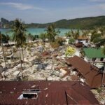 Pedro Ribeiro Instagram - 26 de Dezembro de 2004. No tsunami mais devastador de que há memória, mais de 200 mil pessoas perderam a vida. Mónica estava de férias com os pais, na Tailândia, tinha 13 anos e sobreviveu. “Não havia tempo para ter medo”, é uma das frases que guardo do primeiro episódio do podcast “Inacreditável”, da Inês Castel Branco para a Comercial. Um testemunho extraordinário de uma menina que perde os pais mas sai do trauma, do horror, do vazio, a acreditar no amor ao próximo. E na fé. Ouça-se a sua história. No site e app da Comercial e em todas as plataformas de podcast. Novos episódios, todas as quartas-feiras. Rádio Comercial
