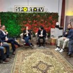 Pedro Ribeiro Instagram - Que ano espectacular, está primeira temporada do @_ofutebolemomento na Sport Tv. Uma nova casa para esta equipa, dezenas de programas e podcasts, fizemos o programa em estádios, o Barbosa ja tem Instagram, até uma manhã de radio fizemos todos! Sobretudo divertimo-nos, e percebemos que o programa tem público e que muita gente se revê na forma como tratamos o futebol. Obrigado a toda a gente da Sport Tv, que nos recebeu tão bem, e ao @placardjsc pela aposta. Nuno, Pedro e Cláudia, seguimos! ⚽️