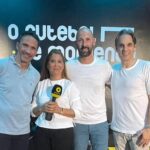 Pedro Ribeiro Instagram - Que ano espectacular, está primeira temporada do @_ofutebolemomento na Sport Tv. Uma nova casa para esta equipa, dezenas de programas e podcasts, fizemos o programa em estádios, o Barbosa ja tem Instagram, até uma manhã de radio fizemos todos! Sobretudo divertimo-nos, e percebemos que o programa tem público e que muita gente se revê na forma como tratamos o futebol. Obrigado a toda a gente da Sport Tv, que nos recebeu tão bem, e ao @placardjsc pela aposta. Nuno, Pedro e Cláudia, seguimos! ⚽️